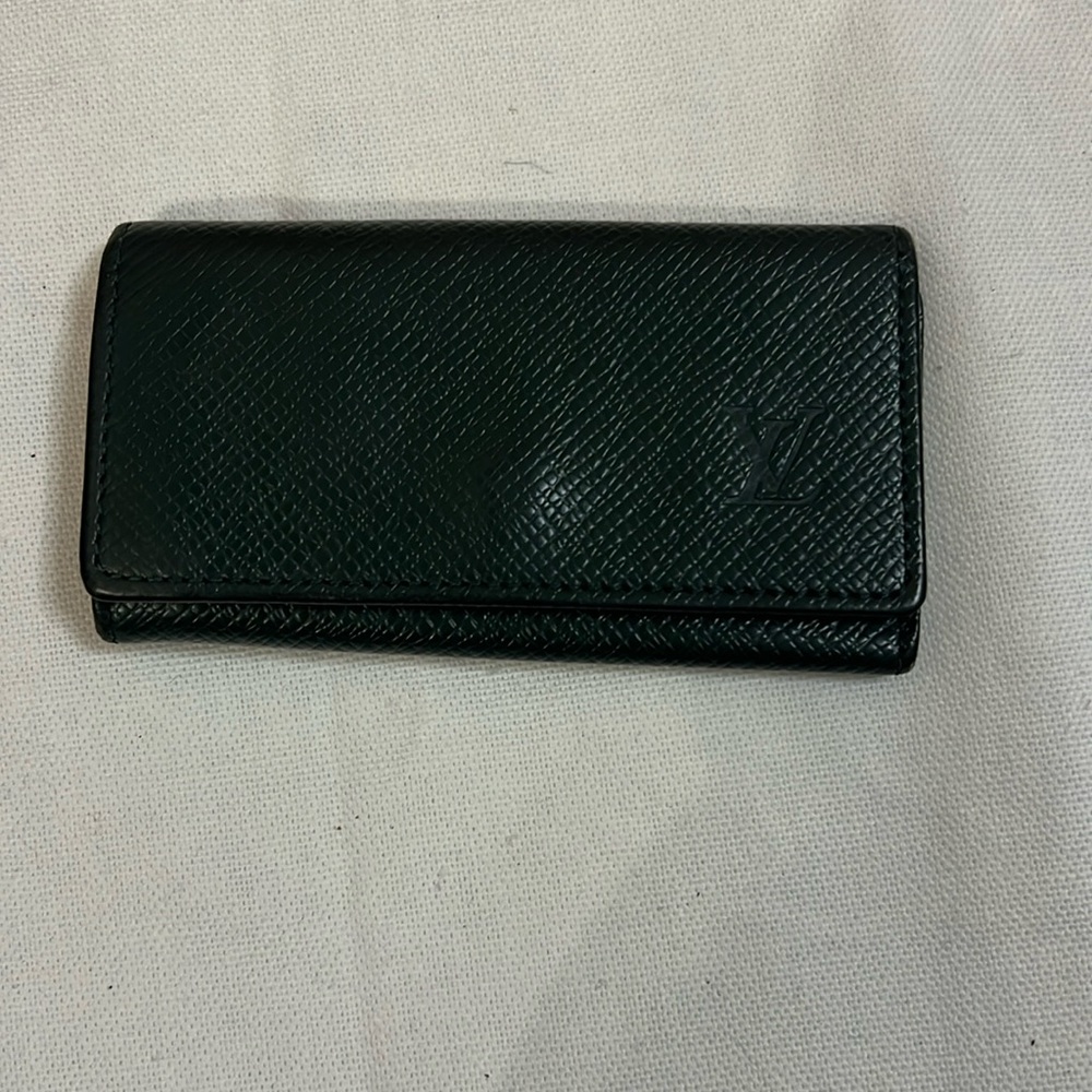 Authentic Preloved Louis Vuitton Taiga Multicles 4 ring key case